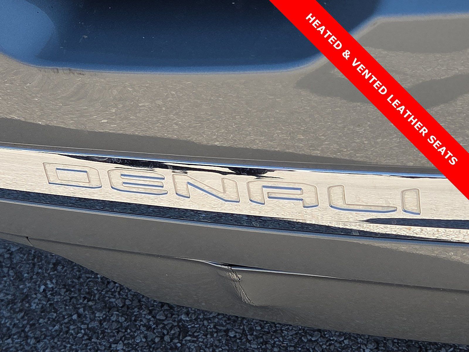 Used 2023 GMC Acadia Denali w/ Denali Ultimate Package FWD image 8