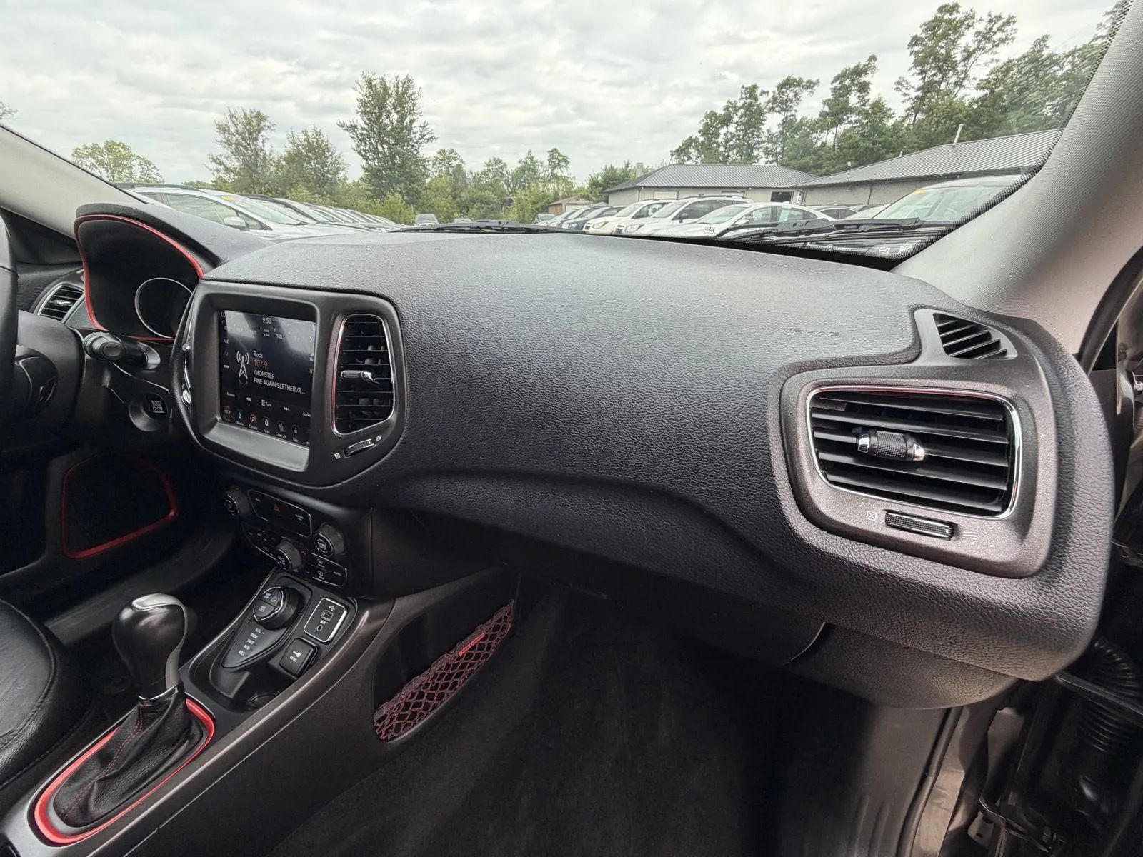 Used 2018 Jeep Compass Trailhawk w/ Leather Interior Group AWD/4WD image 14