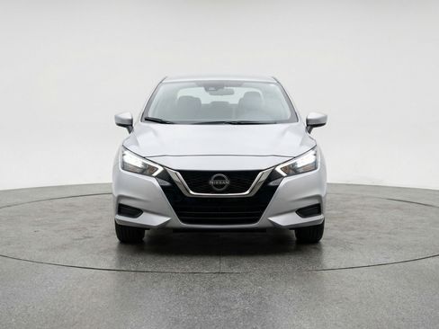 Used 2025 Nissan Versa SV image 2