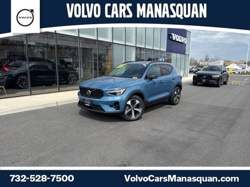 Certified 2025 Volvo XC40 B5 Plus AWD/4WD image 1