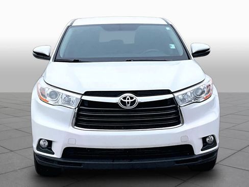 Used 2015 Toyota Highlander Plus FWD image 4