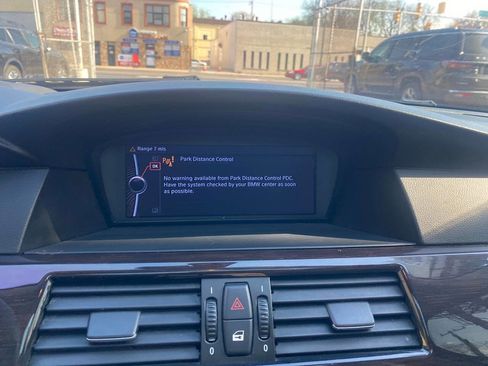 Used 2010 BMW 535i xDrive Wagon AWD/4WD image 30