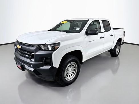 Used 2025 Chevrolet Colorado W/T w/ WT Convenience Package II AWD/4WD image 3