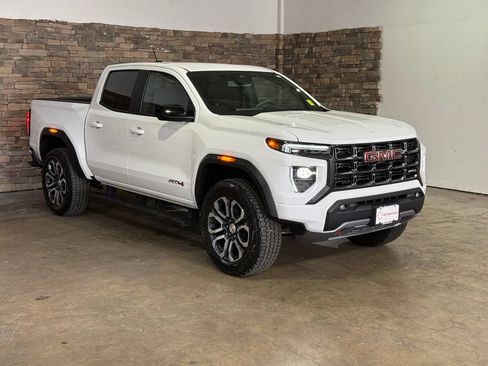 Used 2024 GMC Canyon AT4 w/ AT4 Premium Package AWD/4WD image 3