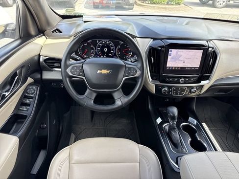 Used 2023 Chevrolet Traverse Premier FWD image 13