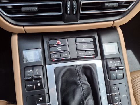 Used 2020 Porsche Macan Turbo AWD/4WD image 25