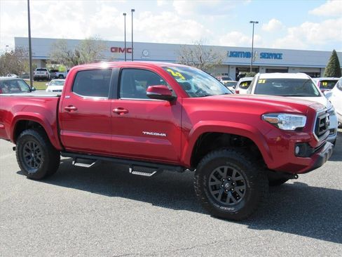 Used 2023 Toyota Tacoma SR5 w/ Technology Package AWD/4WD image 2