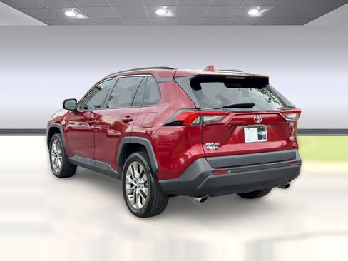 Used 2021 Toyota RAV4 XLE Premium FWD image 3