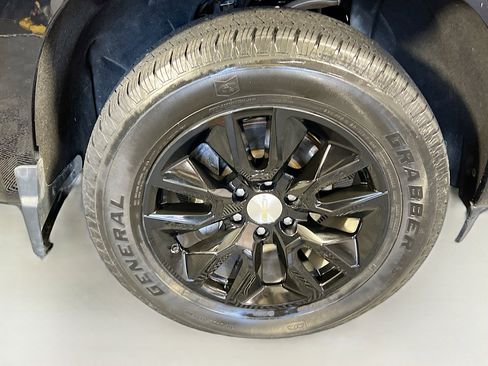 Used 2024 Chevrolet Silverado 1500 Custom image 27