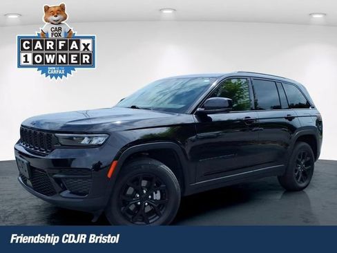 Used 2025 Jeep Grand Cherokee Altitude AWD/4WD image 1