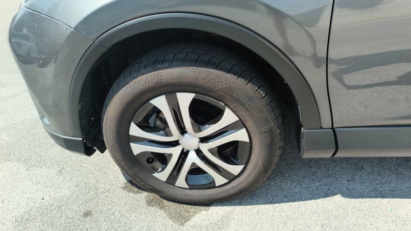 Used 2018 Toyota RAV4 LE FWD image 22