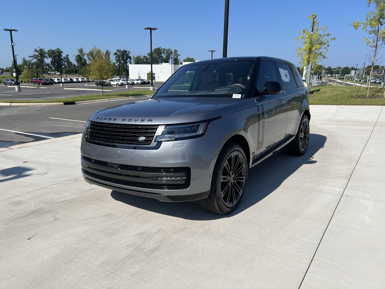 New 2026 Land Rover Range Rover SE AWD/4WD image 1