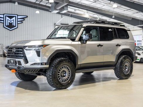 Used 2025 Lexus GX 550 AWD/4WD image 2