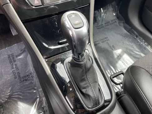 Used 2022 Buick Encore Preferred AWD/4WD image 22
