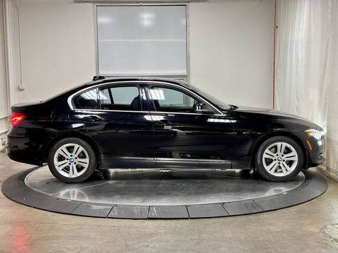 Used 2018 BMW 330i xDrive Sedan w/ Convenience Package AWD/4WD image 10