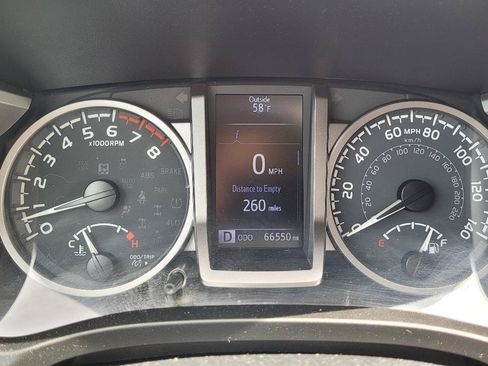 Used 2020 Toyota Tacoma SR5 AWD/4WD image 30
