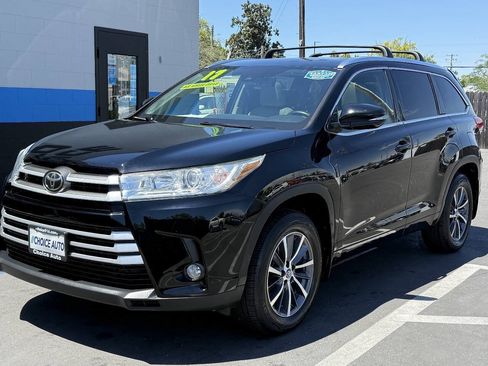 Used 2017 Toyota Highlander XLE AWD/4WD image 3