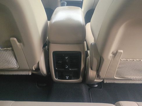 Used 2022 Jeep Grand Cherokee Laredo E w/ Security & Convenience Group AWD/4WD image 9