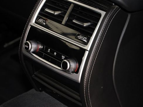 Used 2022 BMW 750i xDrive w/ M Sport Package image 17