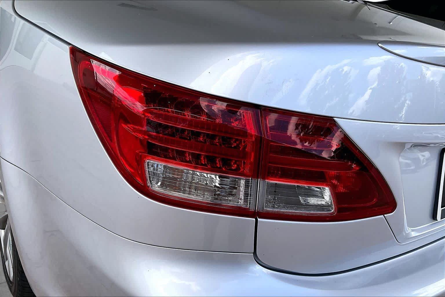 Used 2014 Lexus IS 250C w/ Luxury Package RWD image 25