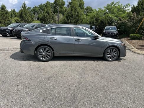 New 2026 Nissan Sentra SL w/ Floor Mat Package FWD image 8