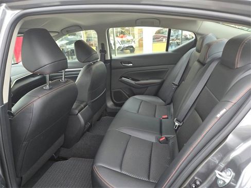 Used 2025 Nissan Altima 2.5 SR image 13