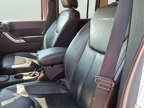 Used 2014 Jeep Wrangler Unlimited Rubicon w/ Connectivity Group AWD/4WD image 18