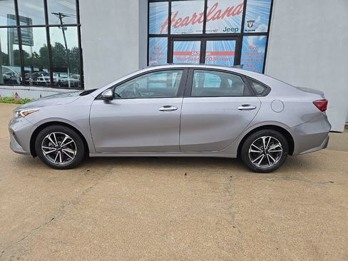 Used 2024 Kia Forte LXS w/ LXS Technology Package FWD image 6