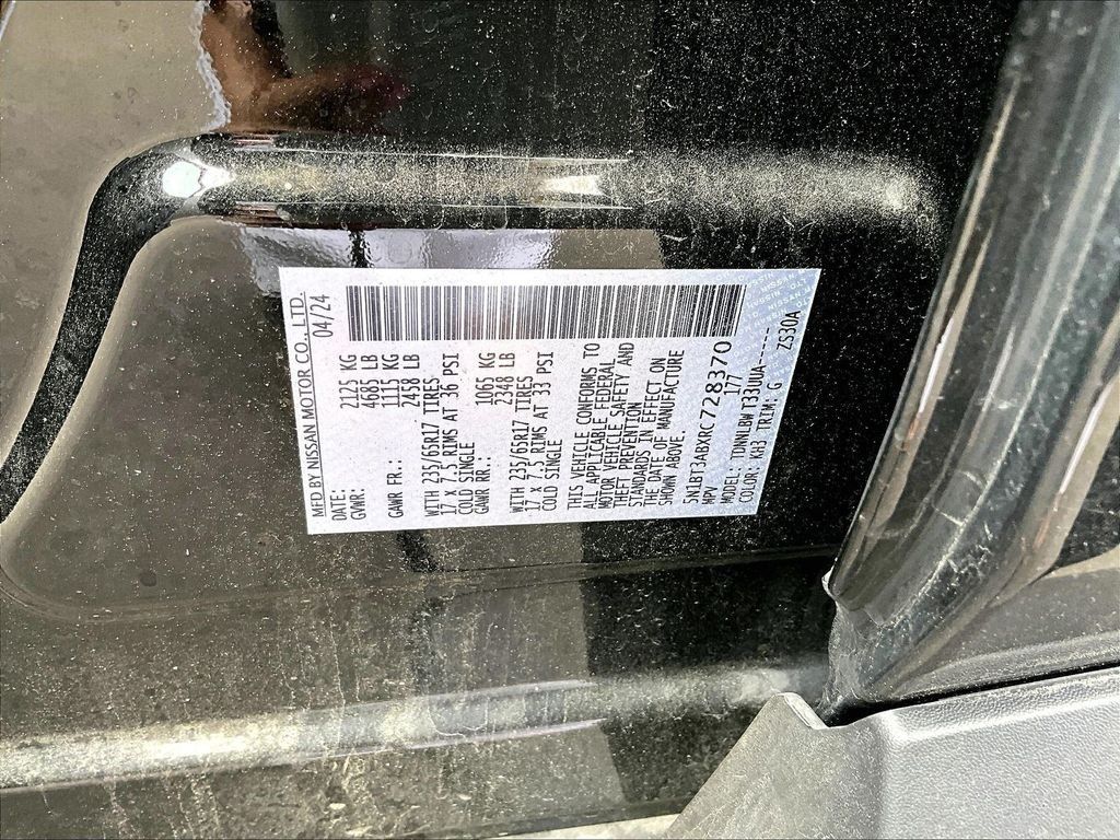 Used 2024 Nissan Rogue S AWD/4WD image 9