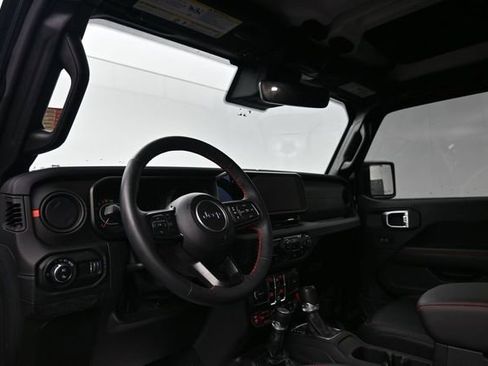 Used 2024 Jeep Gladiator Rubicon w/ Technology Group image 12