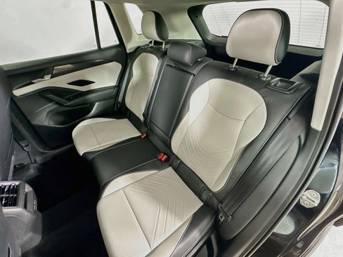 Certified 2025 Volkswagen Tiguan SE AWD/4WD image 34