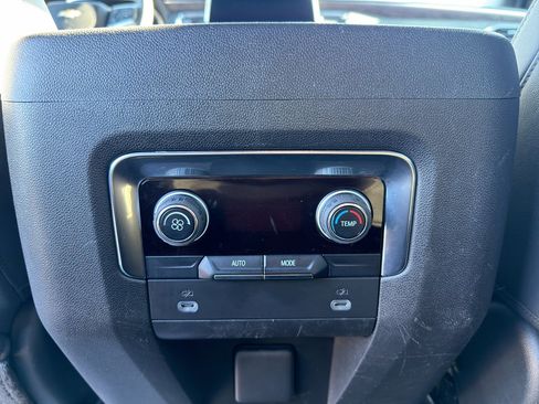 Used 2024 Chevrolet Suburban LT image 11