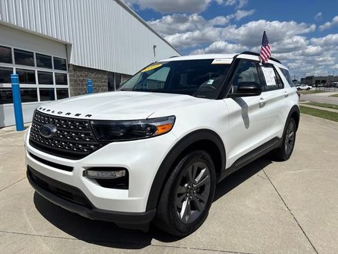 Certified 2023 Ford Explorer XLT w/ Equipment Group 202A AWD/4WD image 4