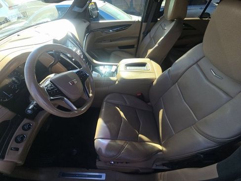 Used 2019 Cadillac Escalade Platinum image 5