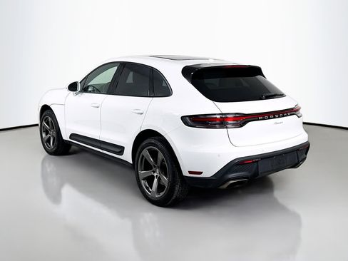 Certified 2023 Porsche Macan image 3
