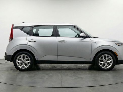 Used 2025 Kia Soul LX w/ LX Technology Package FWD image 11