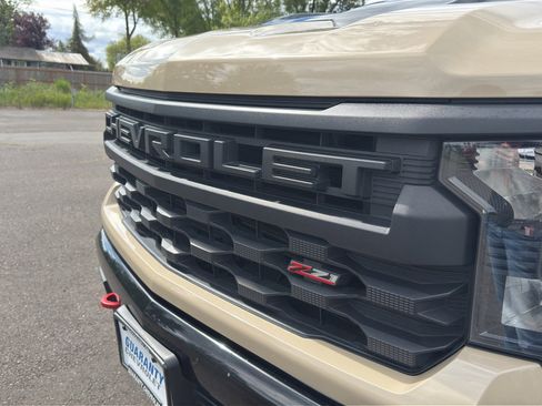 Used 2022 Chevrolet Silverado 1500 Custom Trail Boss AWD/4WD image 5