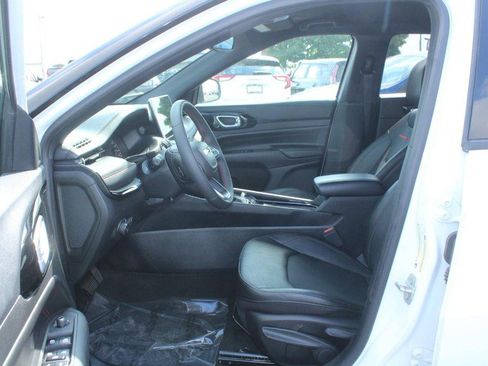 Used 2024 Jeep Compass Trailhawk image 8