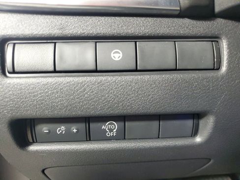 Used 2023 Nissan Rogue SV image 12