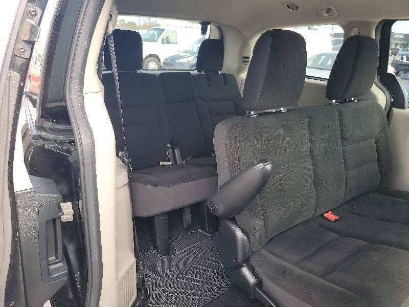 Used 2018 Dodge Grand Caravan SE w/ UConnect Hands-Free Group FWD image 17