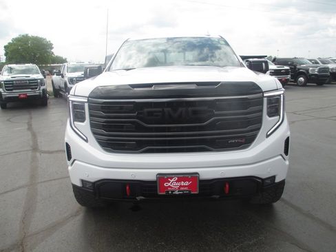 Used 2025 GMC Sierra 1500 AT4 w/ AT4 Premium Package AWD/4WD image 13