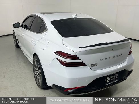 Used 2022 Genesis G70 2.0T w/ Prestige Package RWD image 8