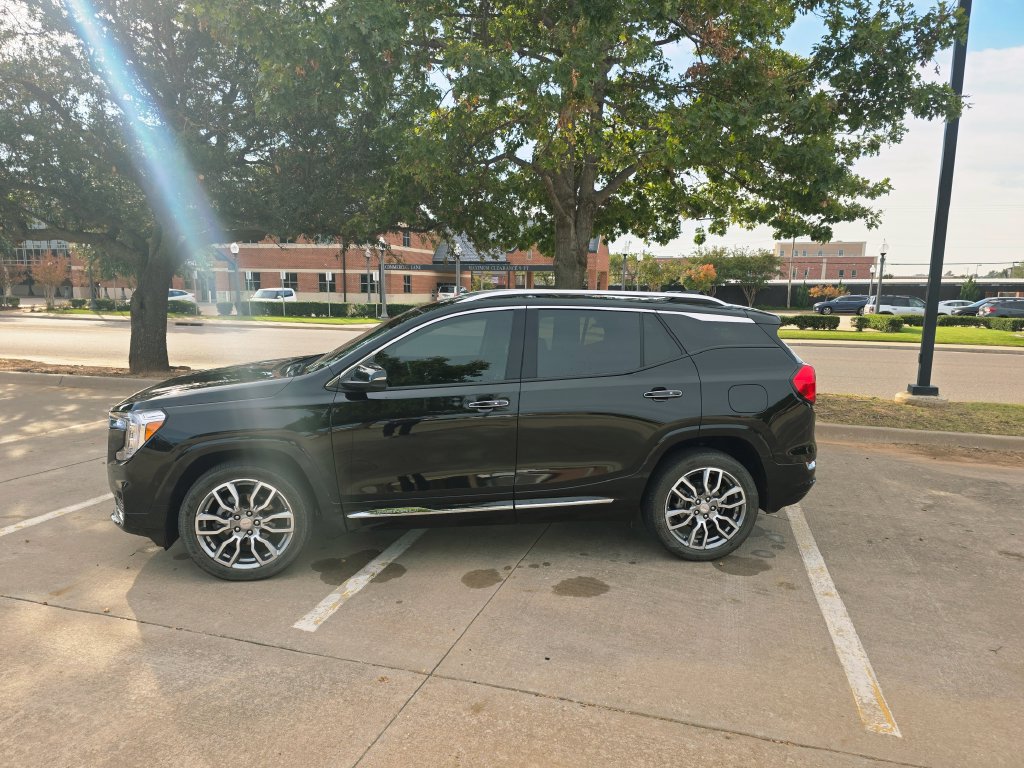 Used 2024 GMC Terrain Denali w/ Denali Premium Package AWD/4WD image 22