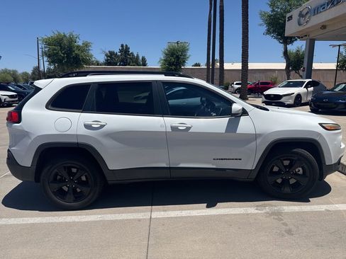 Used 2015 Jeep Cherokee Latitude AWD/4WD image 4
