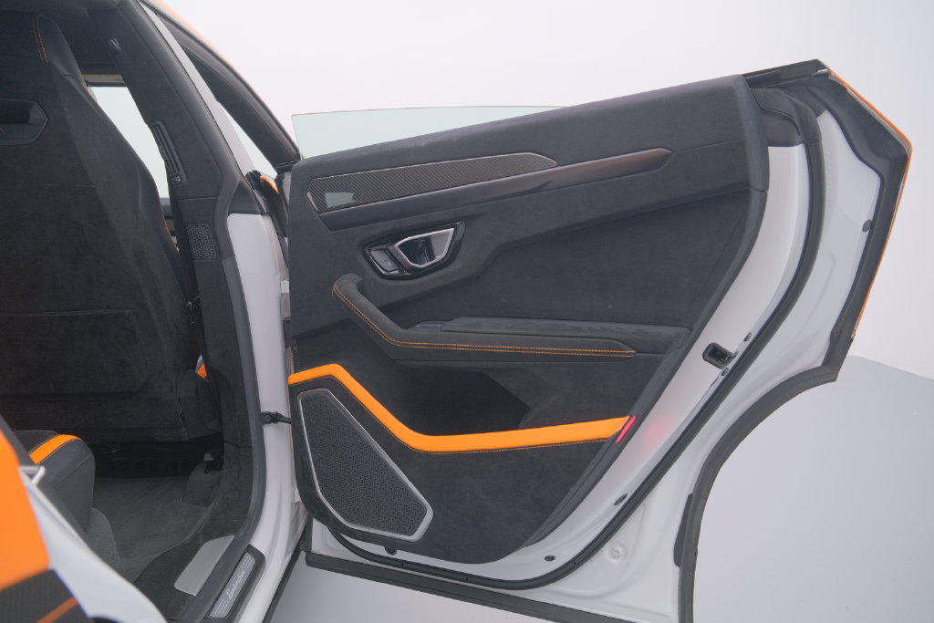 Used 2023 Lamborghini Urus Performante AWD/4WD image 34