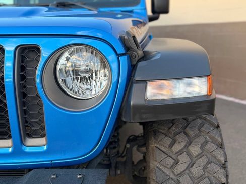 Used 2022 Jeep Gladiator Rubicon AWD/4WD image 10