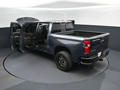 Used 2021 Chevrolet Silverado 1500 LT Trail Boss w/ Convenience Package II AWD/4WD image 2