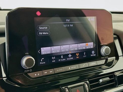 Used 2024 Nissan Pathfinder SV image 15