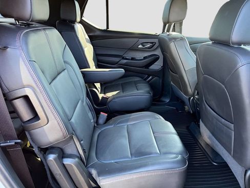 Used 2023 Chevrolet Traverse RS FWD image 29