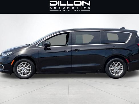 Used 2025 Chrysler Pacifica Select FWD image 7
